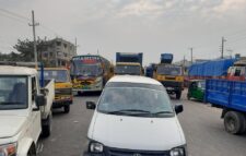 পুলিশ-শ্রমিক আলোচনা শেষে অবরোধ প্রত্যাহার