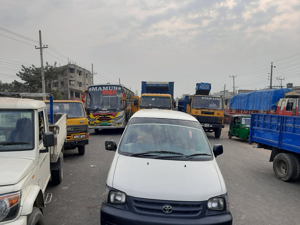 পুলিশ-শ্রমিক আলোচনা শেষে অবরোধ প্রত্যাহার