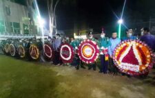 প্রথম প্রহরে শহীদ মিনারে হাজারো মানুষের ঢল