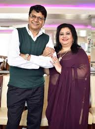 অন্যদের মতো বিনোদন জগতের তারকারাও নিচ্ছেন করোনার টিকা