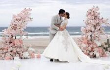 চুটিয়ে প্রেম করে কাটিং হল্যান্ড বিয়ে করে