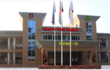 র‌্যাব গ্রেপ্তার করল দুই চোরাকারবারিকে