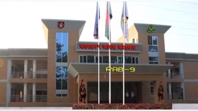 র‌্যাব গ্রেপ্তার করল দুই চোরাকারবারিকে