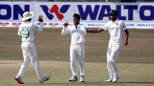 মিরাজের ঘূর্ণিবলে কুপোকাত বোনারের সেঞ্চুরি