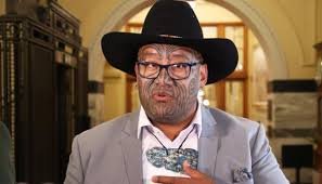 গলায় টাই না পরায় পার্লামেন্ট থেকে সদস্যকে বহিষ্কার