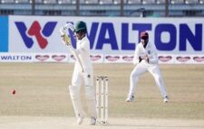 ৩০০ ছাড়িয়ে টাইগারদের লিড