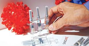 সিলেটে মানুষের মনে সাহস যোগাতে টিকা নিয়েছেন নামকরা চিকিৎসকরা