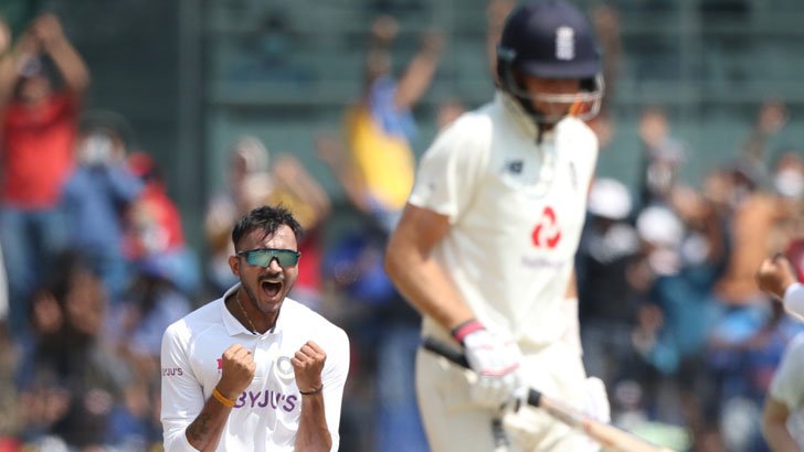 ৫০ ওভারের মধ্যেই অলআউট ইংল্যান্ড