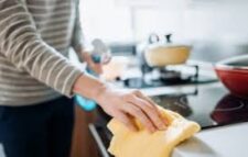 গৃহস্থলি কাজের জন্য স্ত্রীকে অর্থ পরিশোধ করার নির্দেশ