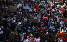 মিয়ানমারে দ্বিতীয় দিনের মতো চলছে গণবিক্ষোভ