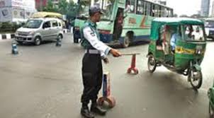 অবৈধ পার্কিং ঠেকাতে হামলার শিকার মহানগর ট্রাফিক পুলিশ