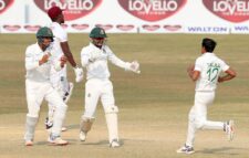 বোনারকে এলবিডব্লুর ফাঁদে ফেলেন স্পিনার তাইজুল