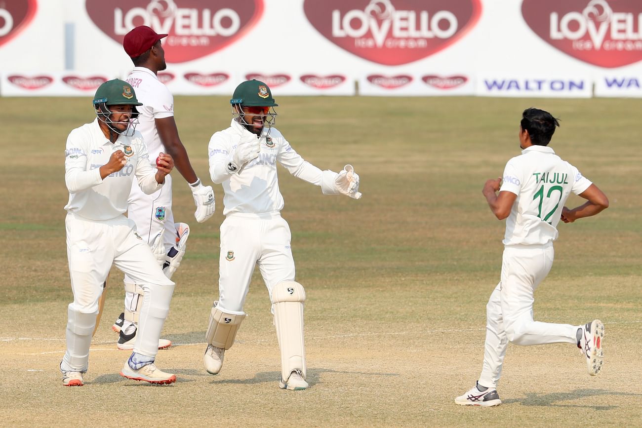 বোনারকে এলবিডব্লুর ফাঁদে ফেলেন স্পিনার তাইজুল
