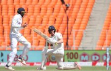 অক্ষর-অশ্বিনের ঘূর্ণিবলে ধরাশায়ী ইংল্যান্ড