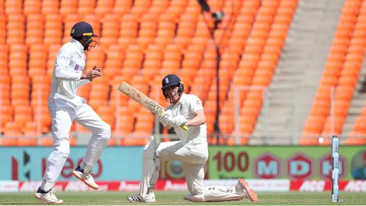 অক্ষর-অশ্বিনের ঘূর্ণিবলে ধরাশায়ী ইংল্যান্ড