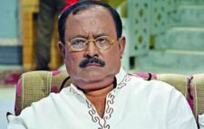 স্ত্রীসহ নিজ বাসাতেই আইসোলেশনে কাজী হায়াত