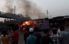 কুমিল্লায় যাত্রীবাহী বাসে আগুন