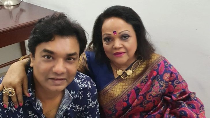 আগুনকে জড়িয়ে ধরে অঝোরে কাঁদলেন সাবিনা