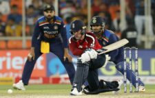 জেসন রয়ের ব্যাটিং তাণ্ডবে উড়ে গেল ভারত