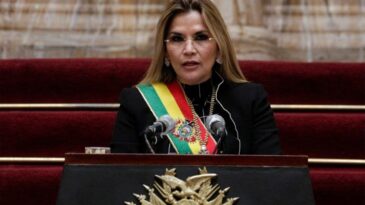 বলিভিয়ার সাবেক প্রেসিডেন্ট গ্রেফতার