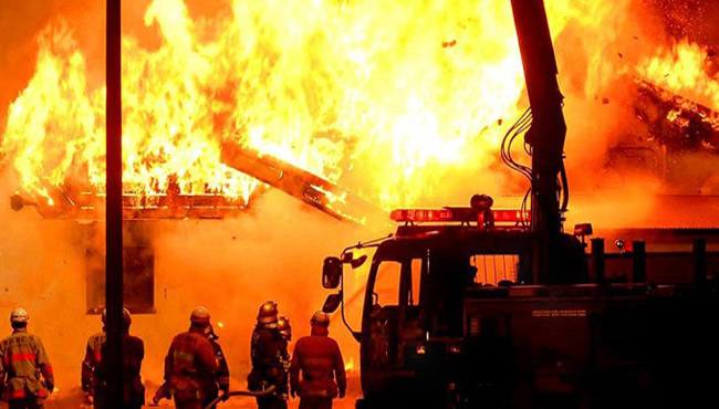 খাদিমপাড়ায় ফোমের কারখানায় অগ্নিকান্ডের ঘটনা