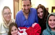 শহীদ আফ্রিদির মেয়েকে বিয়ে করছেন শাহীন শাহ আফ্রিদি