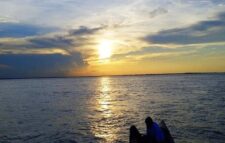 ছিনতাইকারীদের ছুরিকাঘাতে যুবক গুরুতর আহত