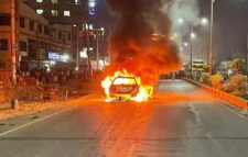 সাভারে প্রাইভেটকার চলতে চলতে হঠাৎ করে আগুন ধরে