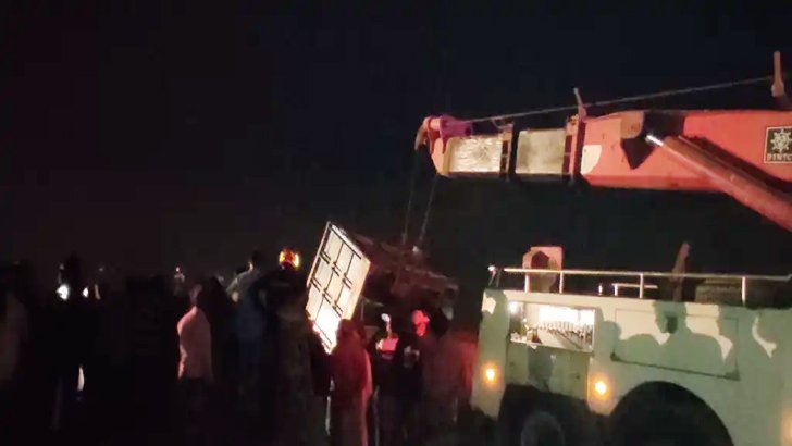 ফেরিতে উঠতে গিয়ে নিয়ন্ত্রণ হারিয়ে ট্রাক পদ্মা নদীতে, চালক নিহত