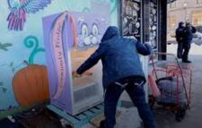 অভুক্তদরে জন্য নানা রঙের ফ্রিজ