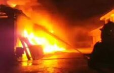 সাভারে পোশাক কারখানায় আগুন