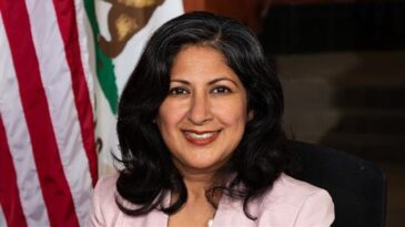 ইসলামবিদ্বেষের বিরুদ্ধে লড়ছেন প্রথম মুসলিম নারী মার্কিন মেয়র ফারাহ