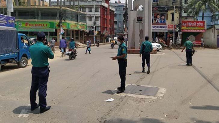 তৎপর পুলিশ, লকডাউনে জনসমাগম কম