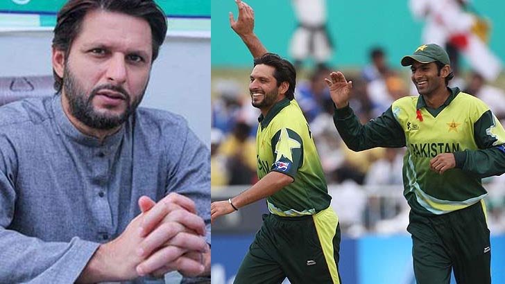 পাক দলে শোয়েব মালিককে চান আফ্রিদি