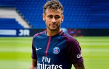 এক বছর ধরে ১৪২ বেকার কর্মীকে বেতন দিয়ে যাচ্ছেন নেইমার