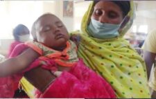 ১১০ কিলোমিটার রিকশা চালিয়ে সন্তানকে নিয়ে হাসপাতালে বাবা