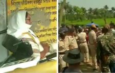 দুই ঘণ্টা ভোট কেন্দ্রে আটকা পড়েছিলেন মমতা