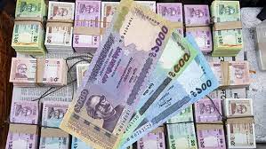 ব্যাংক গ্রাহকদের টাকা হাতিয়ে নিচ্ছে