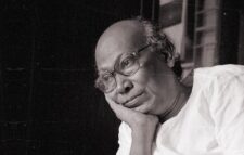 করোনা কেড়ে নিল কবি শঙ্খ ঘোষকে