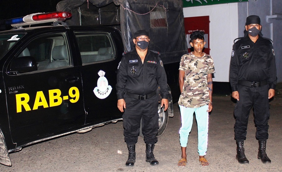 শাহী ঈদগাহে ইয়াবা ও হেরোইনসহ যুবক আটক