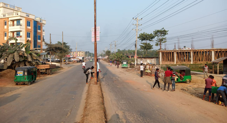যেন মৃত্যুপুরীতে পরিণত হয়েছে গোলাপগঞ্জে ৮ কি.মি. সড়ক