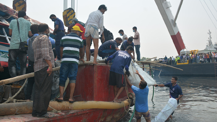 একে একে মিলছে লাশ, নিখোঁজ অনেকে