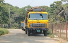 ঝিনাইদহে ফাঁকা সড়কে ট্রাকচাপায় ভ্যানচালক নিহত