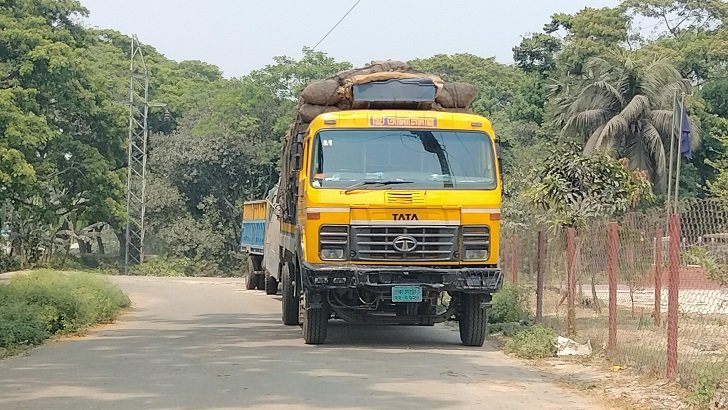 ঝিনাইদহে ফাঁকা সড়কে ট্রাকচাপায় ভ্যানচালক নিহত