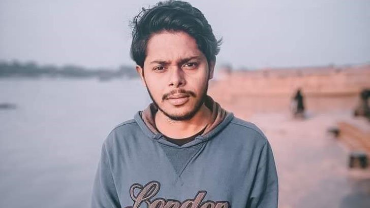 মোবাইলে কথা বলার সময় ছাদ থেকে পড়ে যুবকের মৃত্যু