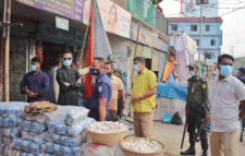 নির্দেশ না মেনে দোকান খোলা রাখায় ১০ দোকানিকে জরিমানা