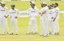 শ্রীলংকার ৪৯৩ রানে ইনিংস ঘোষণা