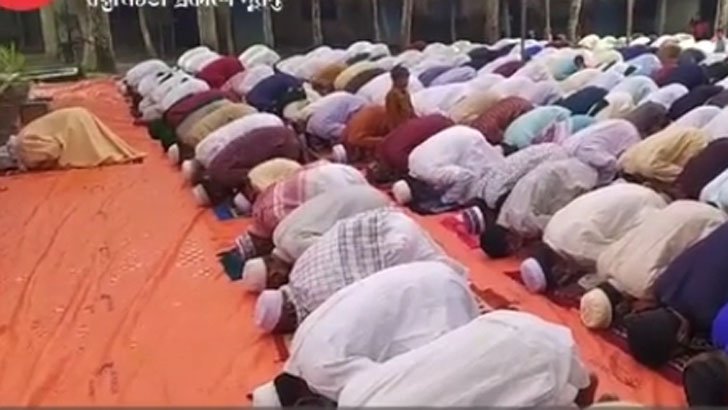 আজ ঈদ উদযাপন করলেন দেশে বিভিন্ন পীরের অনুসারীরা