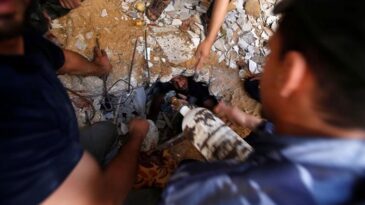 শিশুর কণ্ঠের মৃদু চিৎকার, ‘আল্লাহু আকবর!’