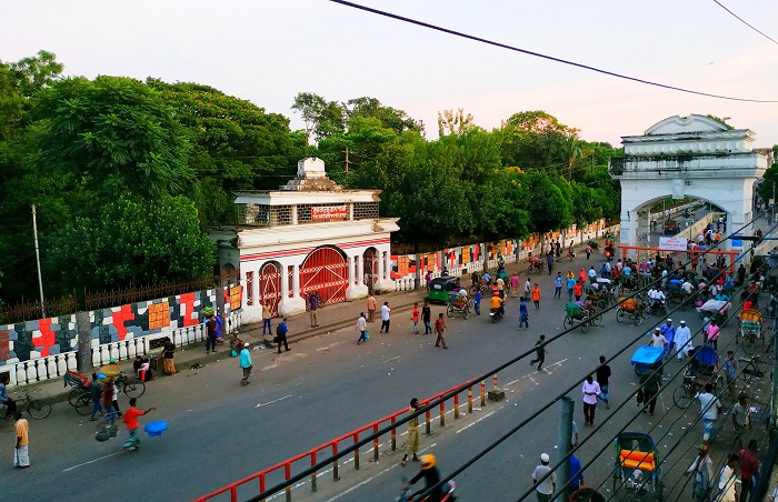 দুর্গন্ধ ছড়াচ্ছে সিলেটের তিন ফোয়ারা